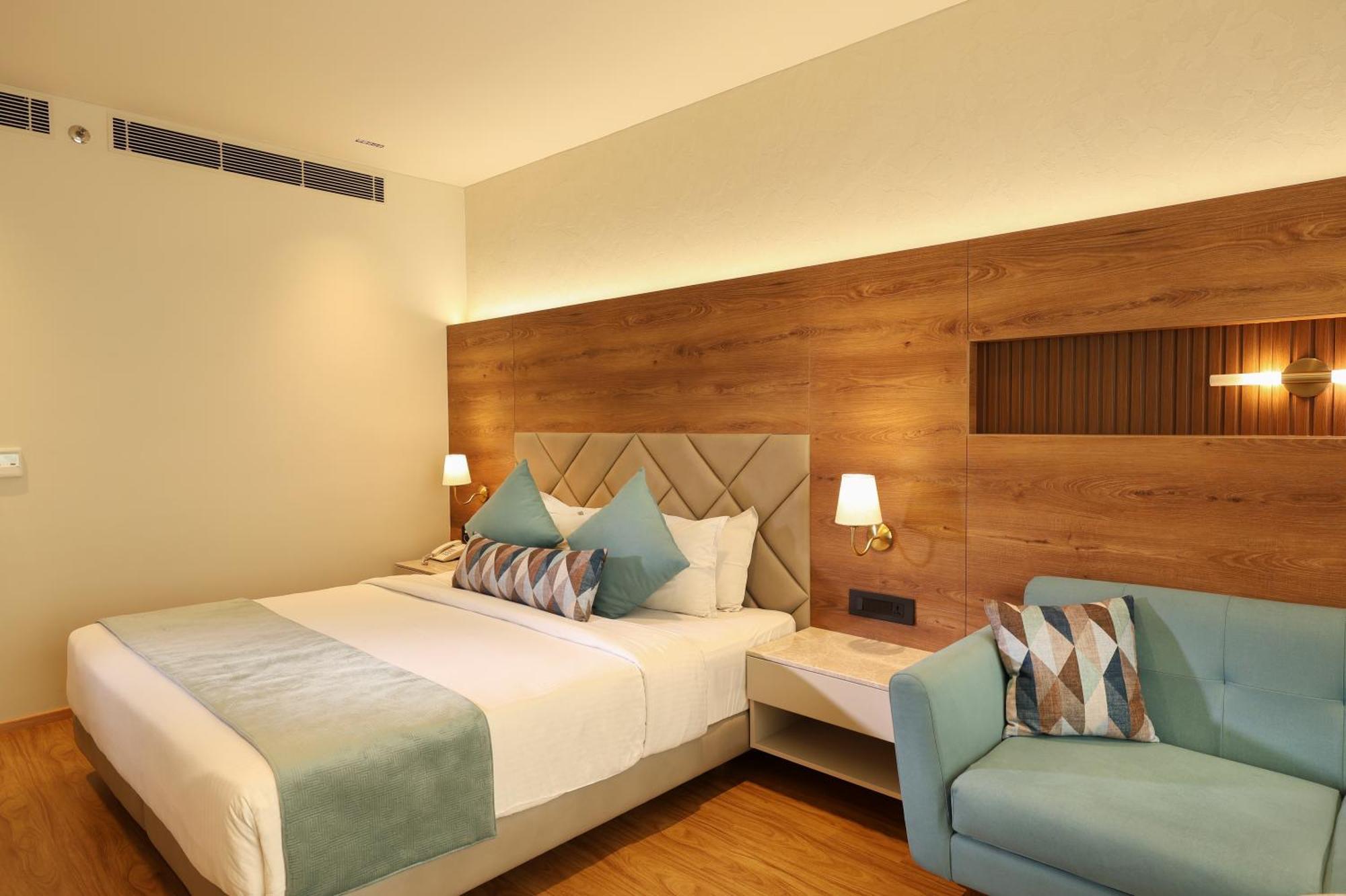 Indus Biznotel New Delhi Exterior foto