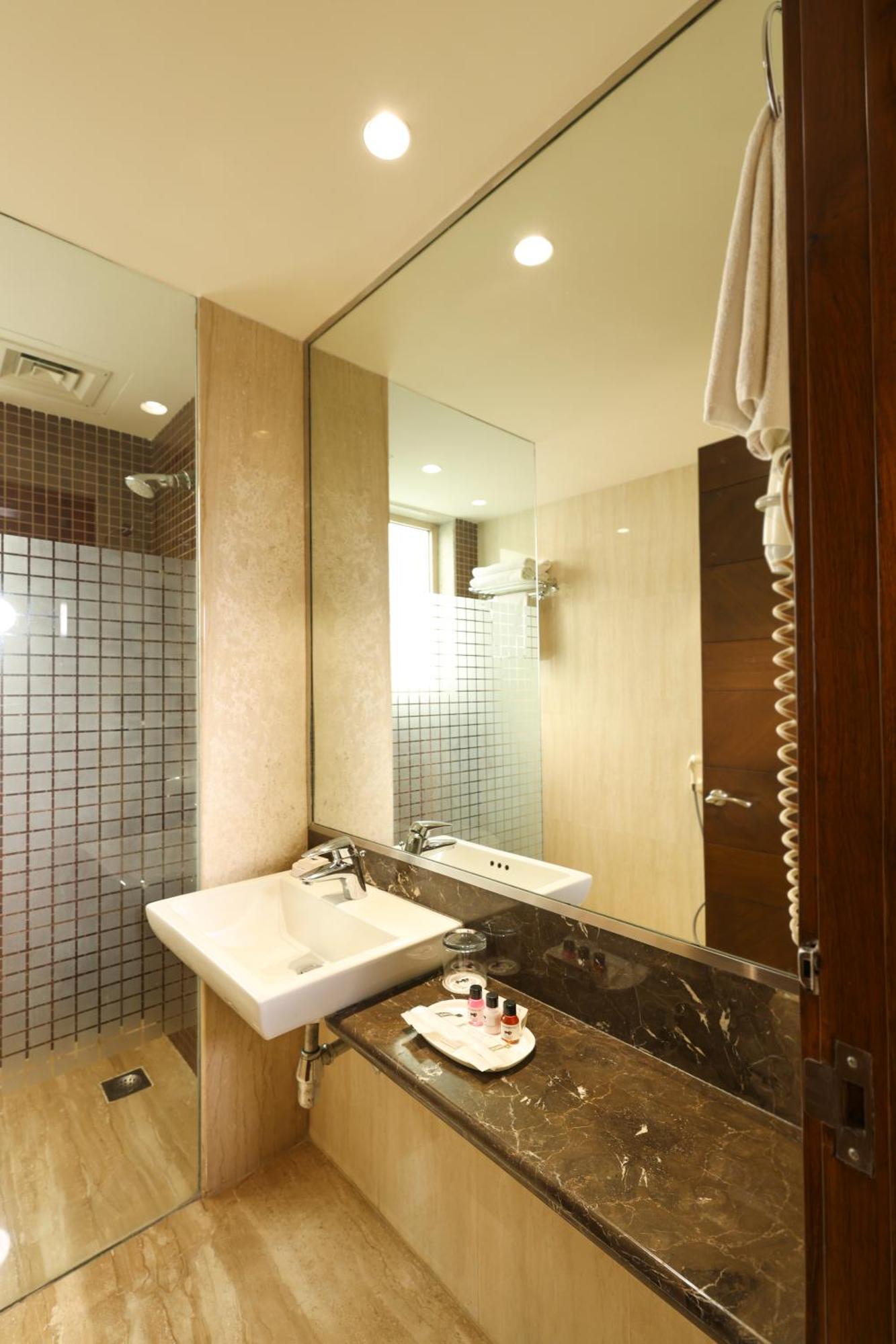 Indus Biznotel New Delhi Exterior foto