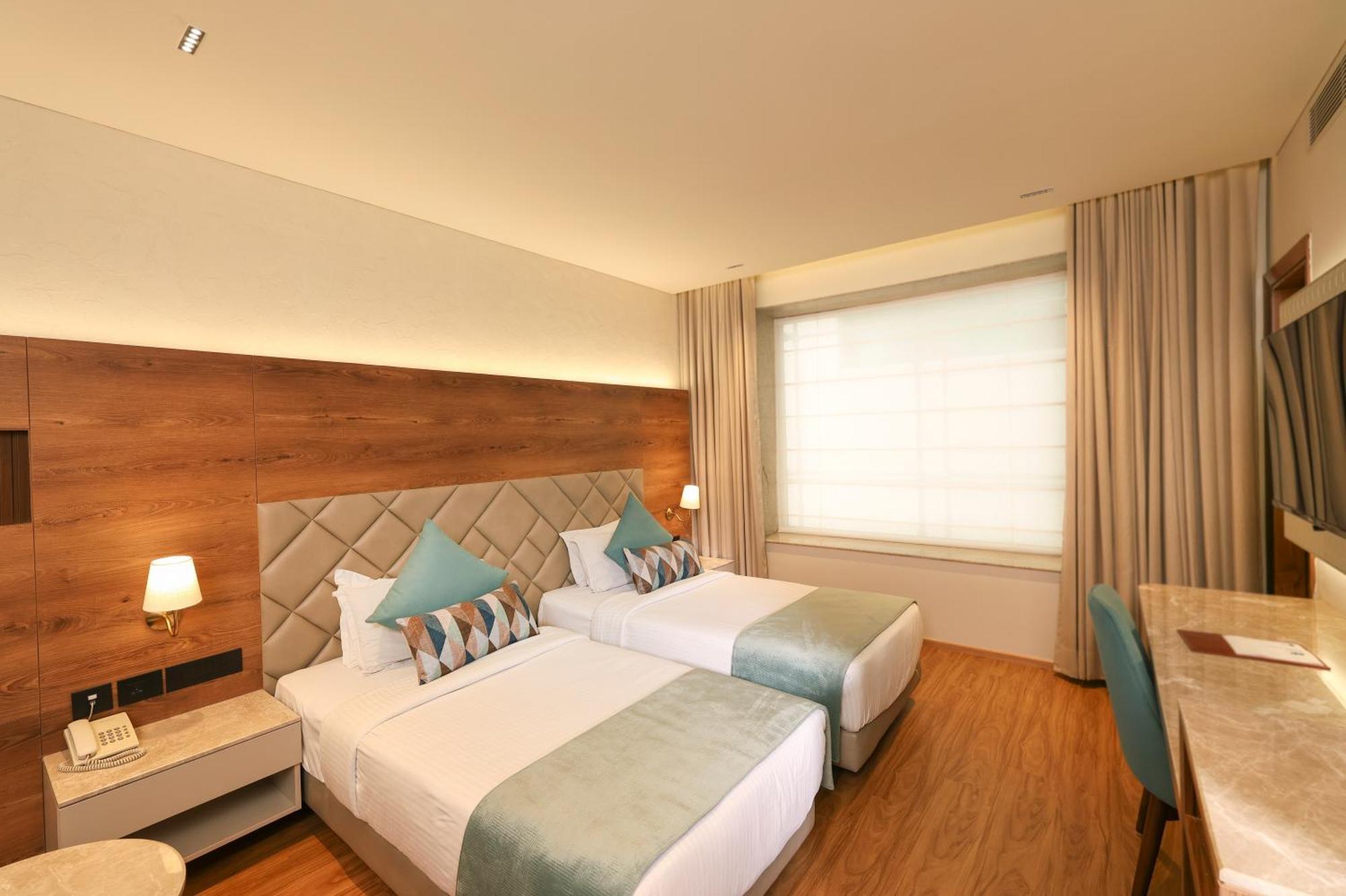 Indus Biznotel New Delhi Exterior foto