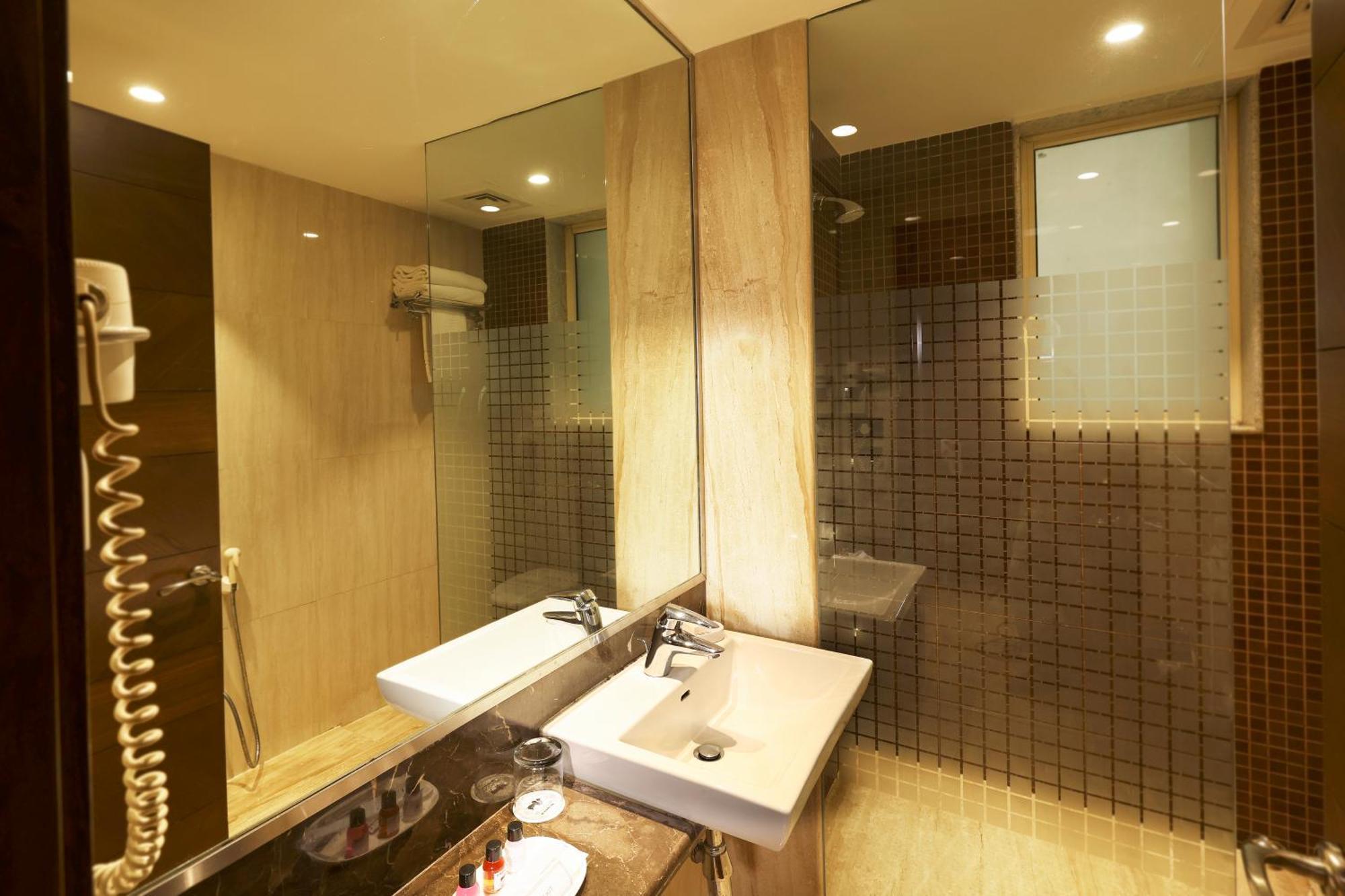 Indus Biznotel New Delhi Exterior foto