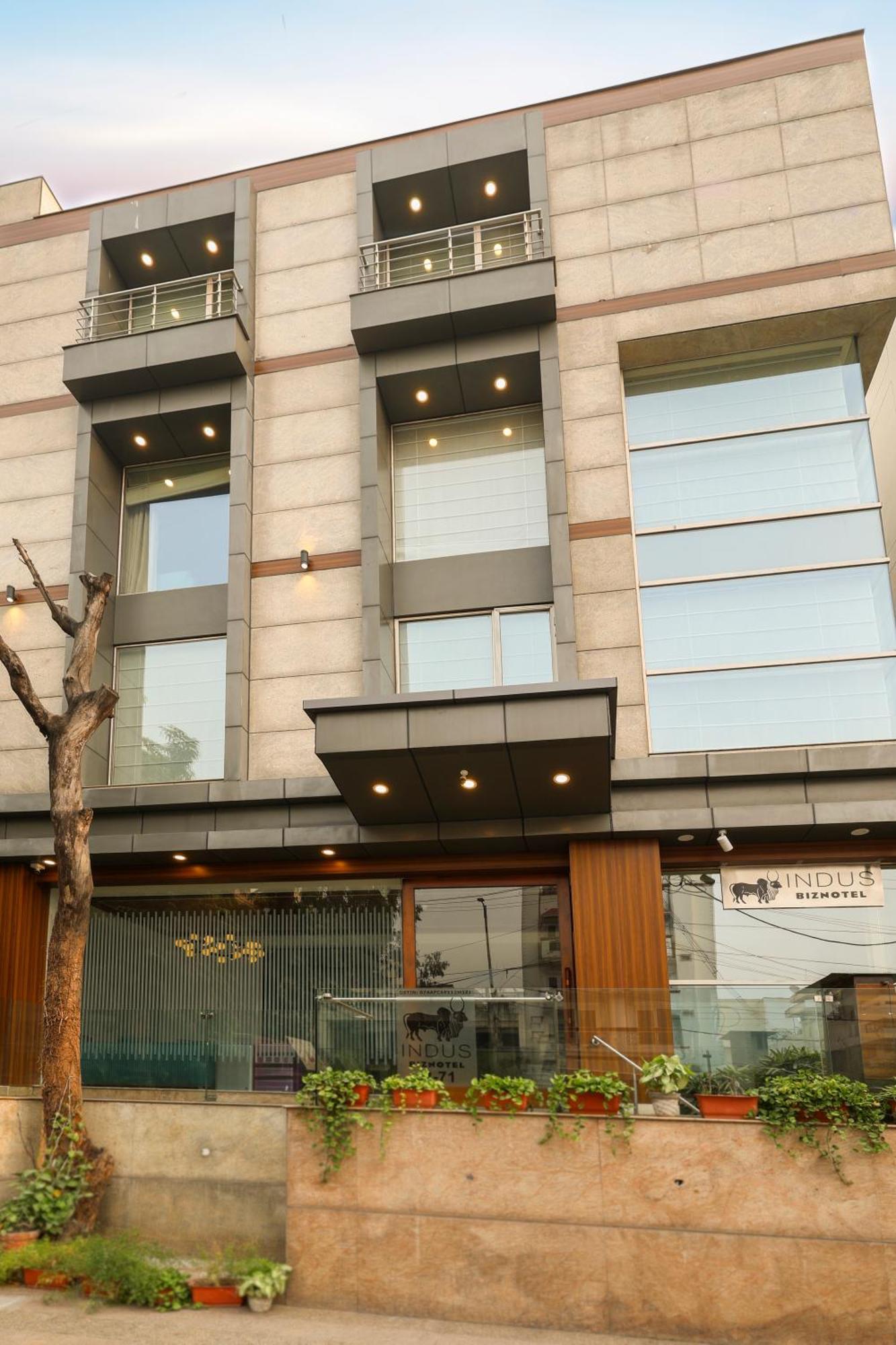 Indus Biznotel New Delhi Exterior foto