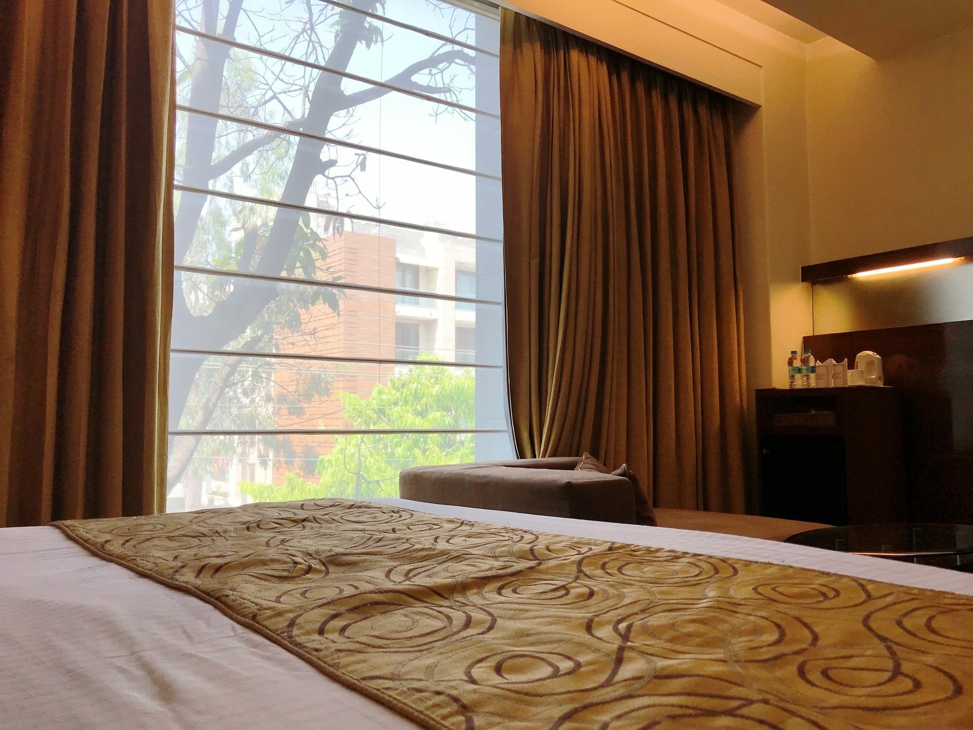 Indus Biznotel New Delhi Exterior foto