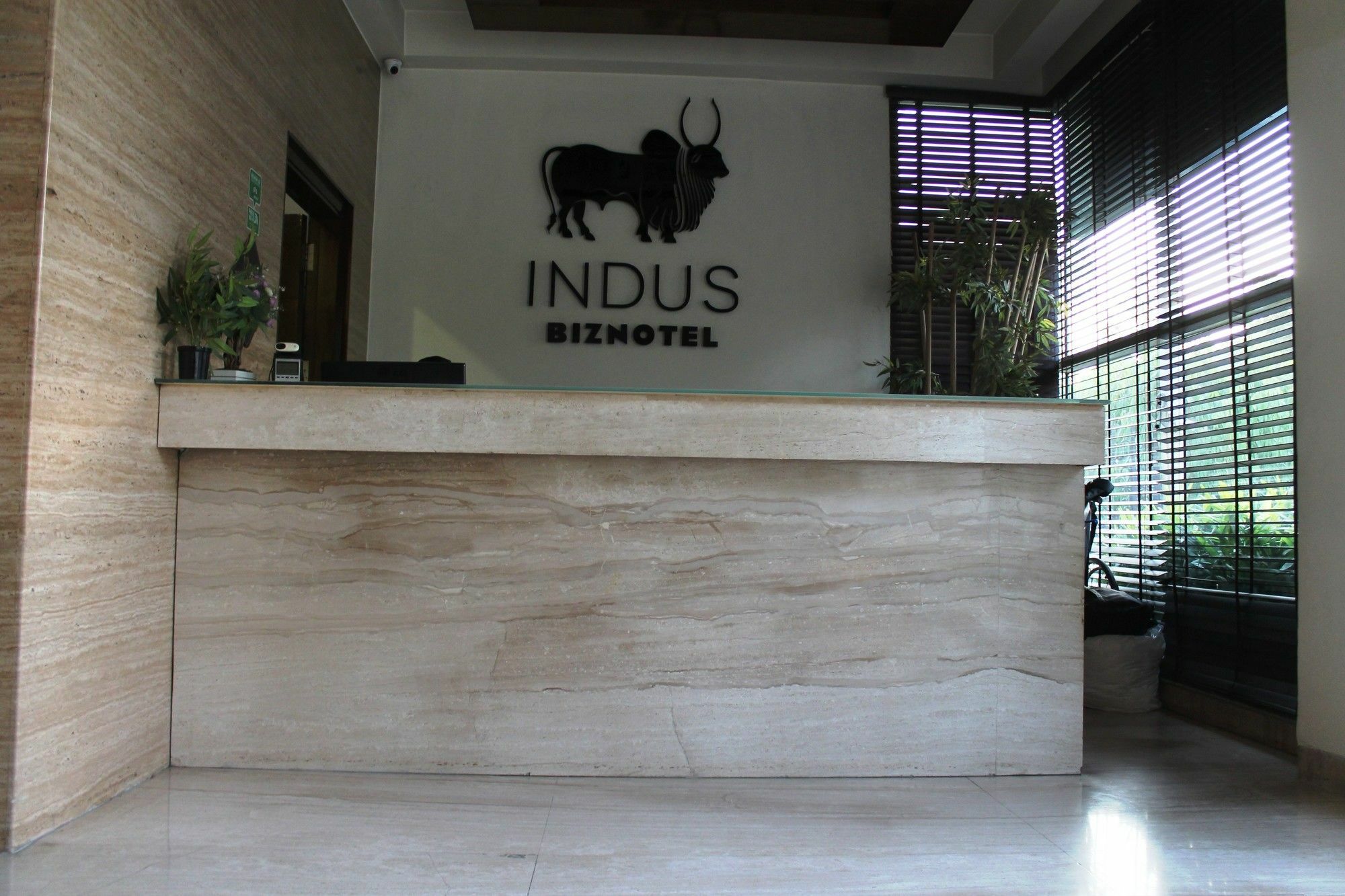Indus Biznotel New Delhi Exterior foto