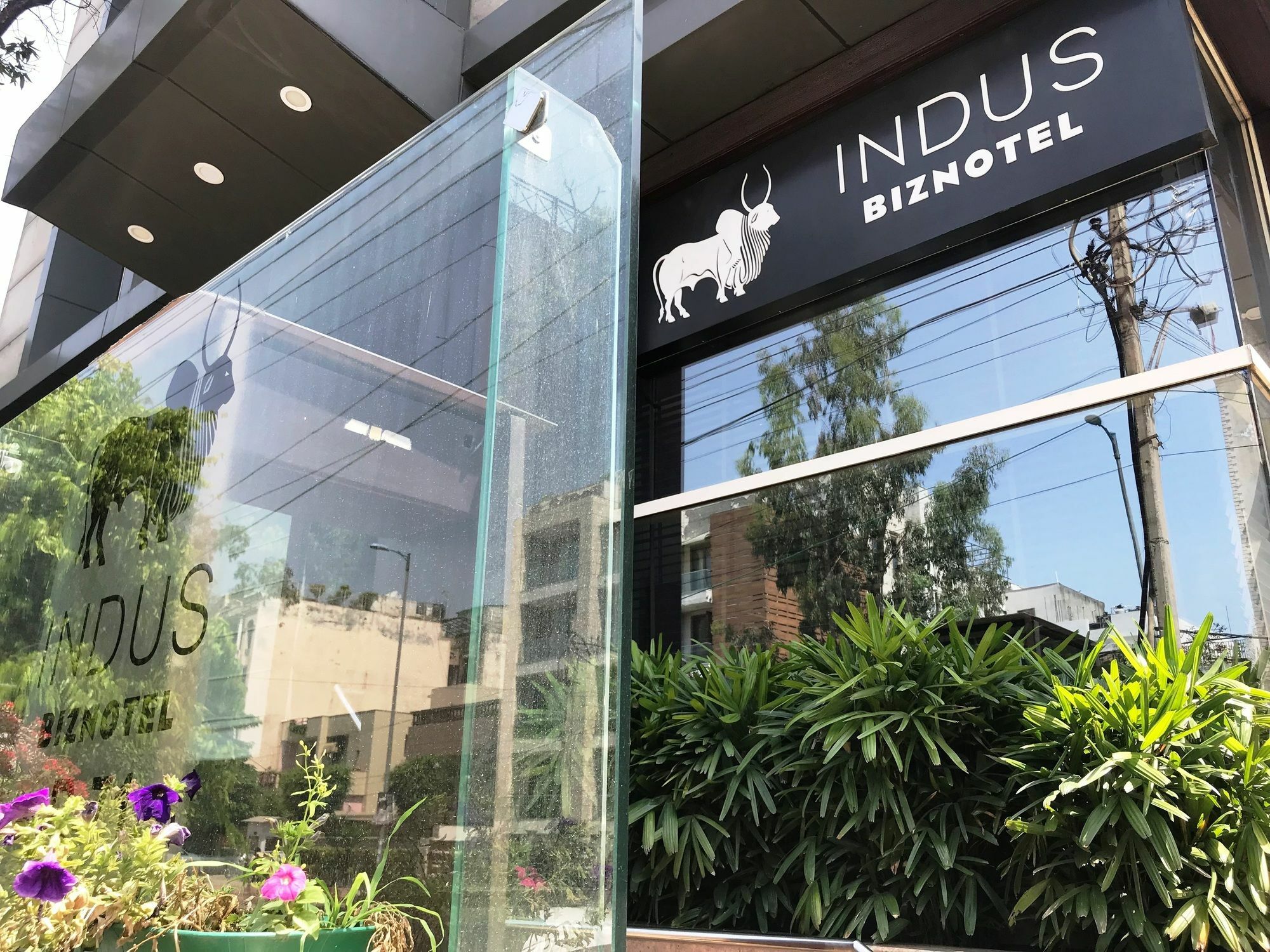 Indus Biznotel New Delhi Exterior foto
